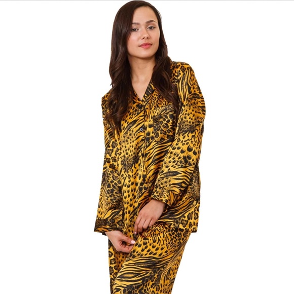🛍️ Animal Print 2 Piece Poly-Satin Pajama Set Gold & Black - Size L - Picture 2 of 8